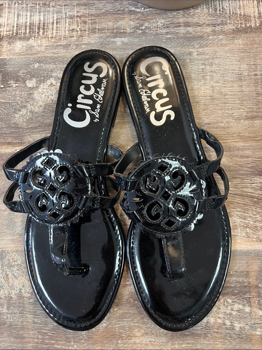 Circus by Sam Edelman Black Patent Logo Medallion Thong Sandals